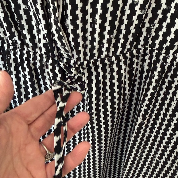Apt. 9 Black and White Long Sleeve Dress - Picture 7 of 7